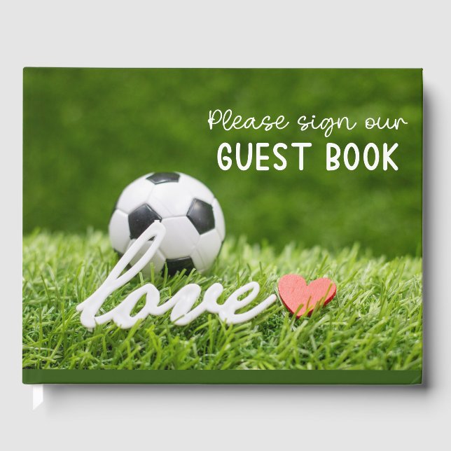 Fußball auf grünem Gras Gästebuch (Vorderseite)
