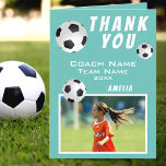 Fußball-Ball Aquamariner Sporttrainer Dankeskarte<br><div class="desc">Fußball Ball Aquamarin Sport Danke Coach Card. Fußball danke Ihnen Coach-Karte mit Foto,  danke Text,  Coach-Name,  Mannschaftsname,  Jahr,  Ihr Name und Fußball-Bälle. Foto Dankeschön Karte - fügen Sie Ihr Foto zur Vorlage. Personalisieren Sie die Karte mit Namen und Text. Vielen Dank für die Karte für die Fußballmannschaft Coach!</div>