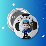Fußball Ball Kindergeburtstag Age Foto Button<br><div class="desc">Fußball Ball Kindergeburtstag Age Foto Button.Fußball Geburtstag Taste mit einem benutzerdefinierten Foto. Fügen Sie Ihr Foto,  Ihren Namen und Ihr Alter hinzu.</div>