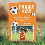 Fußball-Ball Orange Sports Coach Dankeskarte<br><div class="desc">Fußball Ball Orange Sports Danke Coach Card. Fußball danke Ihnen Coach-Karte mit Foto,  danke Text,  Coach-Name,  Mannschaftsname,  Jahr,  Ihr Name und Fußball-Bälle. Foto Dankeschön Karte - fügen Sie Ihr Foto zur Vorlage. Personalisieren Sie die Karte mit Namen und Text. Vielen Dank für die Karte für die Fußballmannschaft Coach!</div>