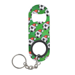 Fußball-Ball-Weihnachtsmannmütze auf Grün Schlüsselanhänger Flaschenöffner