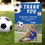 Fußball Bue Vielen Dank Coach Fotokarte Dankeskarte<br><div class="desc">Fußball Blue Sports Vielen Dank Coach Card mit einem Foto. Fußball danke Ihnen Coach-Karte mit Foto, danke Text, Coach-Name, Mannschaftsname, Jahr, Ihr Name und Fußball-Bälle. Innerhalb der Karte sind mehr Fußballbälle. Foto Dankeschön Karte - fügen Sie Ihr Foto in die Vorlage. Personalisieren Sie die Karte mit Namen und Text. Vielen...</div>