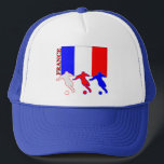 Fußball Frankreich Truckerkappe<br><div class="desc">Drei Fußballspieler spielen vor der französischen Flagge. Der Name des Landes Frankreich ist auf der Seite</div>
