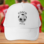 Fußball Fußball-Coach Name Einfache Minimalschrift Truckerkappe<br><div class="desc">Zeigen Sie Ihre Liebe von Fußball mit diesem maßgeschneiderten LKW-Hut,  der einen Schwarz-Weiß-Fußball enthält. Über dem Ball befindet sich die Überschrift "Coach" in Hauptstädte. Personalisieren Sie den Hut mit einem Namen,  der unter dem Fußball in stilvoller Schrift Typografie erscheinen wird. Ein ideales Geschenk für einen Fußballtrainer.</div>