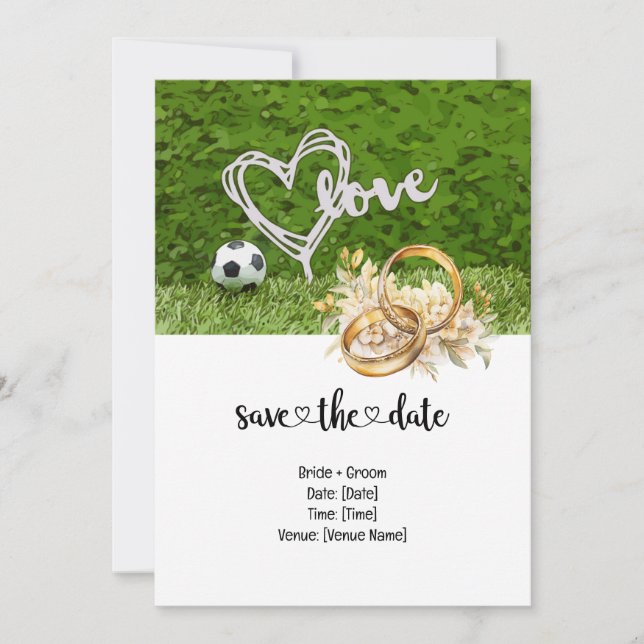 Fußball-Hochzeit Thema mit Ball auf Grün Einladung (Vorderseite)