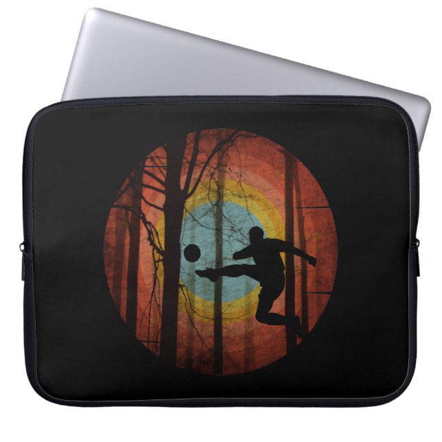 FUSSBALL IM WALD LAPTOPSCHUTZHÜLLE (Vorderseite)