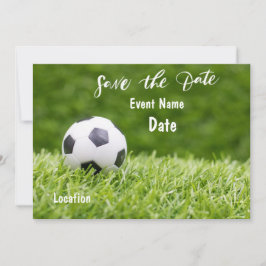 Fußball ist auf grünem Gras Save the Date Party Einladung