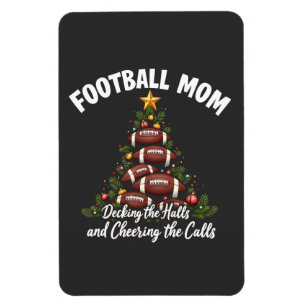 Fußball-Mama, die die Hallen zum Weihnachtsfußball Magnet