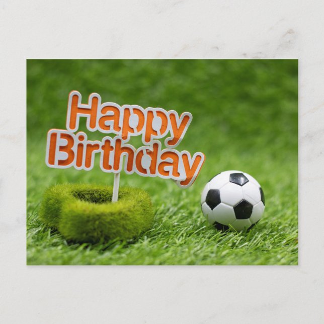 Fußball mit Happy Birthday auf Green Postkarte (Vorderseite)