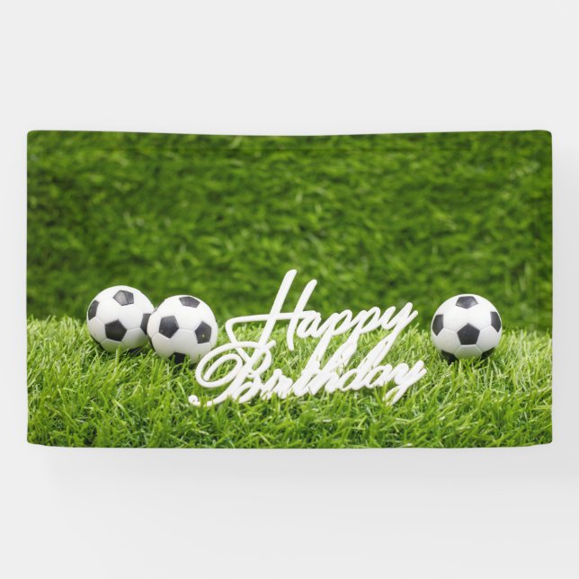 Fußball mit Happy Birthday Schild auf grün (Horizontal)