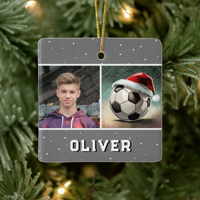 Fußball mit Weihnachtsmannmütze Snowflake Foto Keramikornament (Baum)