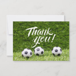 Fußball mit Wort Danke, auf grünem Gras Dankeskarte