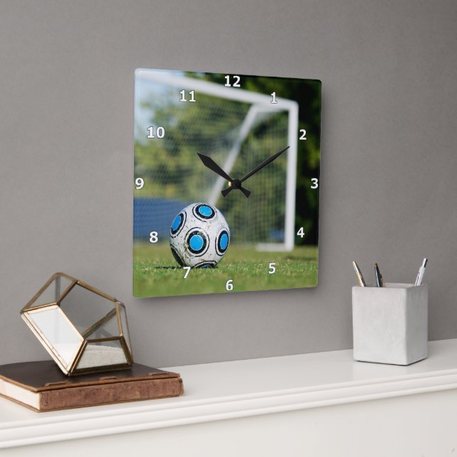 Fußball mit Ziel Quadratische Wanduhr (Büro)