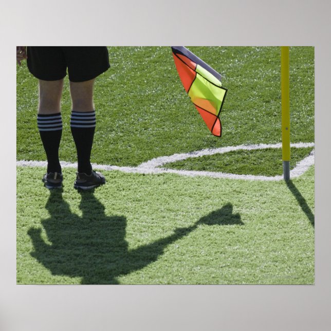 Fußball-Schiedsrichter mit Flagge. Poster (Vorne)