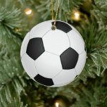 Fußball Schwarz und Weiß Classic Keramik Ornament<br><div class="desc">Fußball schwarz und weiß</div>