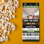 Fußball-Ticket Sport Save the Date als einzigartig Einladung<br><div class="desc">Mit unserer einzigartigen "Save the Date" Fußball Ticket Card starten Sie Ihre Hochzeitsfeier stilvoll! Diese einzigartige Karte ist so konzipiert, dass sie einem echten Fußballticket ähnelt und wird Ihre Freunde und Familie mit seinem spielerischen und nostalgischen Charme begeistern. Die mutige Typografie und die auffälligen Farben geben der Spannung und Energie...</div>