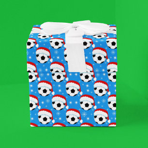 Fußball trägt Santas Hut und Schneeflocken Blau Geschenkpapier