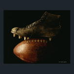 Fußball und Cleat Poster<br><div class="desc">AssetID: SP004540 / {Mitch Hrdlicka} / Fußball und Reinigen</div>