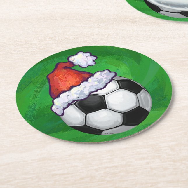 Fußball-Weihnachtsmannmütze auf Grün Runder Pappuntersetzer (Angewinkelt)