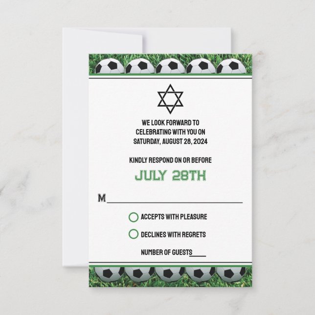 Fußballbälle auf Gras Bar Mitzvah UAWG RSVP Karte (Vorderseite)