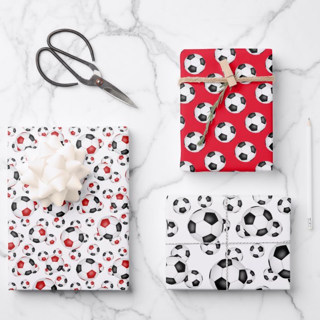 Fußballbälle Sport Muster rot Mannschaftsfarben Geschenkpapier Set (Vorderseite)