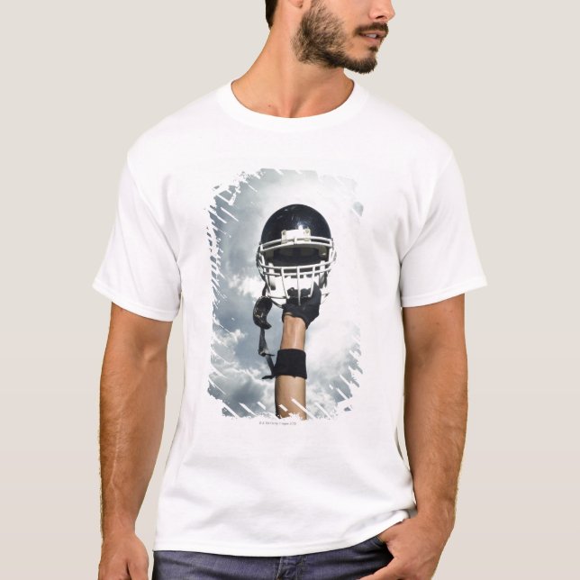 Fußballspieler, der Sturzhelm in einer Luft hält T-Shirt (Vorderseite)