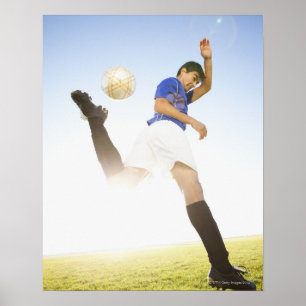 Fußballspieler springen das treten poster