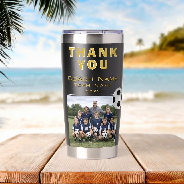 Fußballtrainer-Teamfoto Thermobecher (Strand (gedreht))