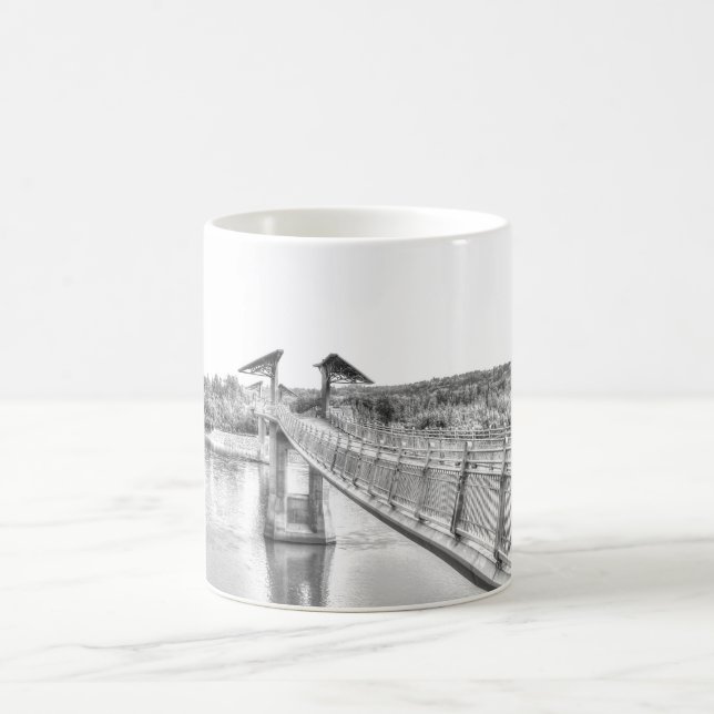 Fußgängerbrücke über den North Saskatchewan River. Kaffeetasse (Mittel)