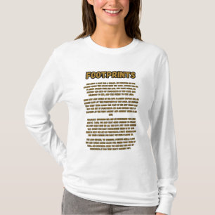 Fußspuren im T - Shirt der Frau des Sandgebet