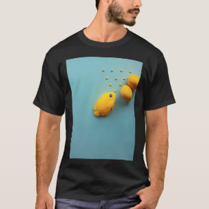 Füttern von drei gelben Engelfischen T-Shirt