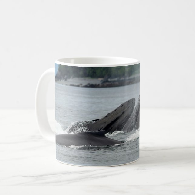 Fütternd Humpbackwale Kaffeetasse (Vorderseite Links)
