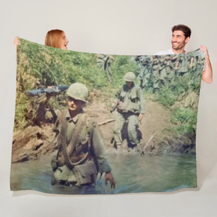 FÜTTRE der LEACHES in VIETNAM Fleecedecke