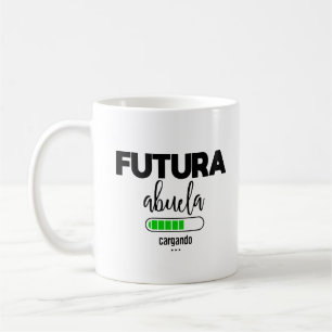 Futura abuela cargando kaffeetasse