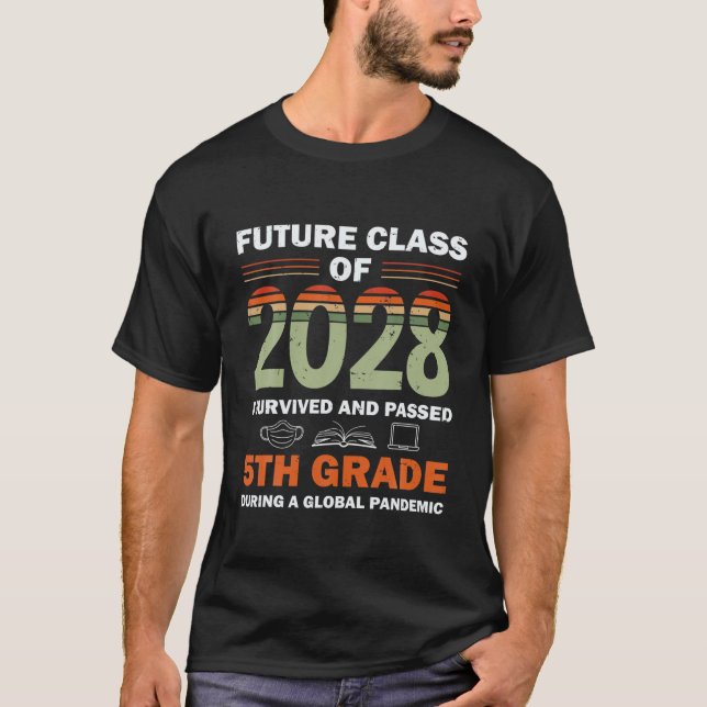 Future Class of 2028 5th Grade Abschluss T-Shirt (Vorderseite)