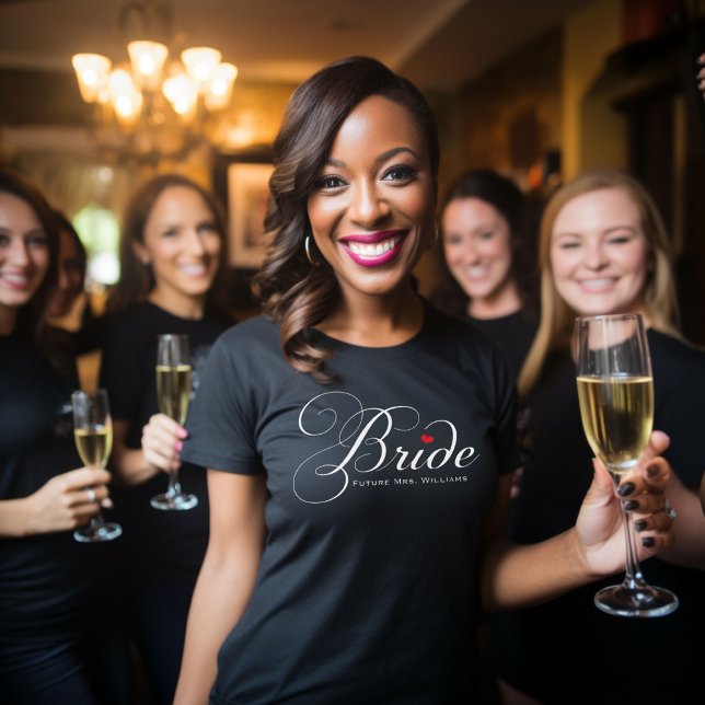 Future Mrs Bride Black Custom Script Wedding T-Shirt (Von Creator hochgeladen)