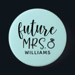 Future Mrs Junggeselinnen-Abschied Button<br><div class="desc">Feiern Sie Ihre bevorstehende Hochzeit mit diesem "Future Mrs." Button mit Ihrem zukünftigen Nachnamen.</div>
