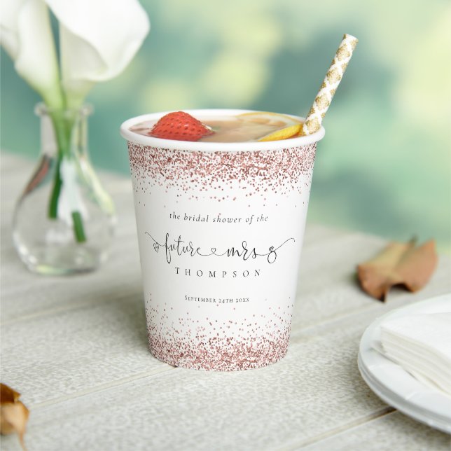 Future Mrs Name Rose Gold Glitzer Brautparty Pappbecher (In Situ)