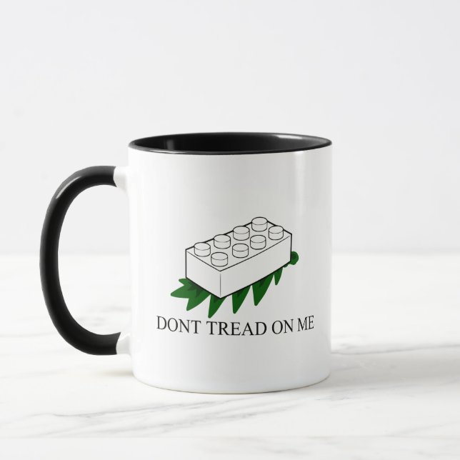 Fuzzy Express® Gadsden Flag Brick Joke Black-White Tasse (Links)
