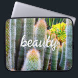 Fuzzy Green Cacti Succulent Foto Schönheitsskript Laptopschutzhülle<br><div class="desc">Kakteen gedeihen unter den härtesten Wüstenbedingungen. Traum von sonnigen Tagen und die Schönheit eines Sommergarten, wenn Sie diese atemberaubende Fotografie neopren Laptop-Ärmel. Dieser Laptop-Ärmel ist in drei Größen erhältlich: 15 Zoll, 13 Zoll und 10 Zoll. Ein tolles Geschenk für jemanden, der etwas Besonderes ist! Sie können leicht personalisieren diese neopren...</div>