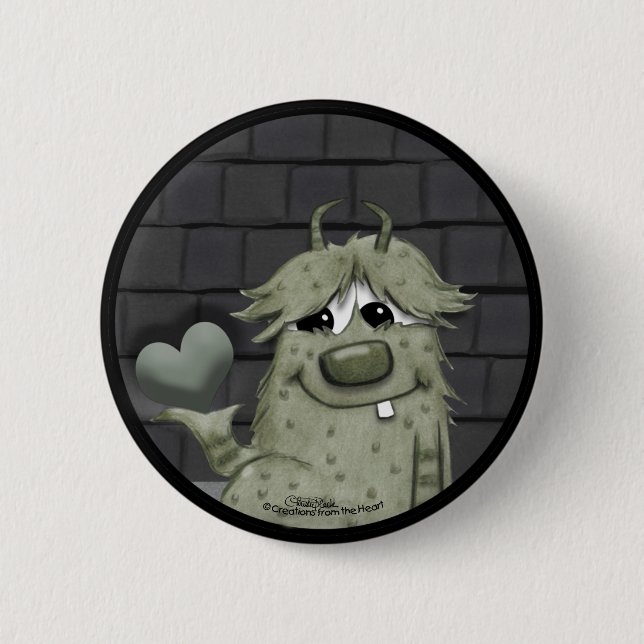 Fuzzy Green Monster mit Herz Button (Vorderseite)