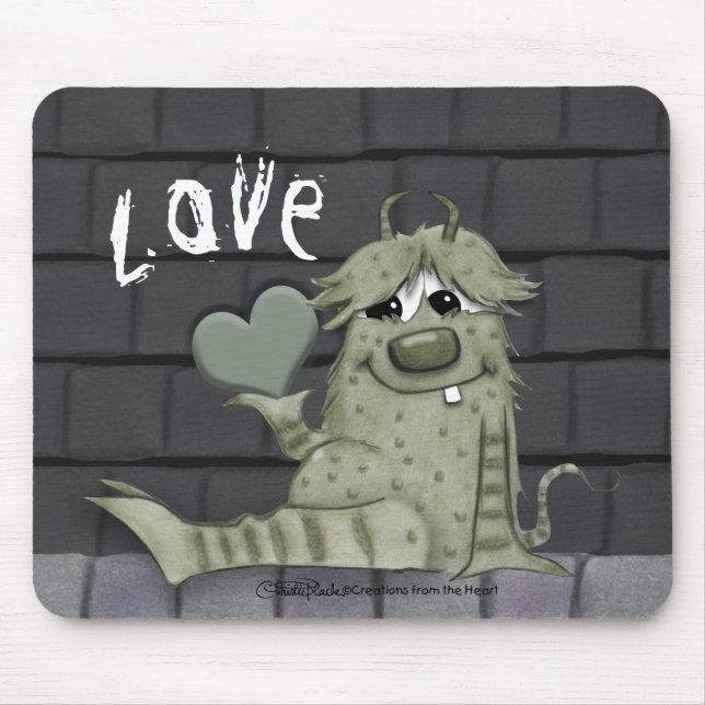 Fuzzy Green Monster mit Herz Mousepad (Vorne)