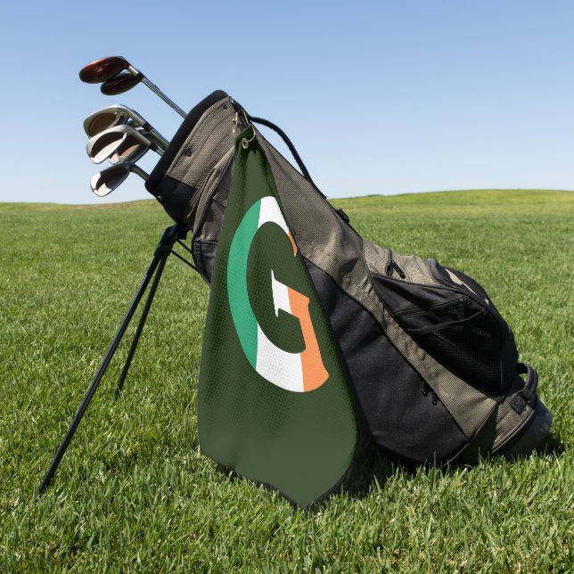 G Monogram überlagert sich auf irischer Flagge gtt Golfhandtuch (Gras)