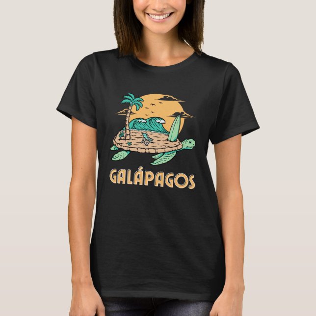 Galapagos Islands Sea Turtle Surfing Beach T-Shirt (Vorderseite)