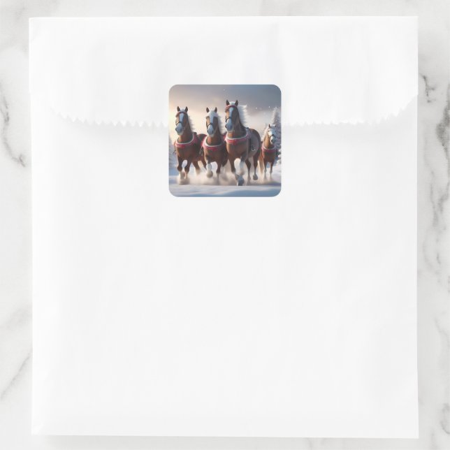 Galloping durch den Schnee: Die magischen Pferde d Quadratischer Aufkleber (Tasche)