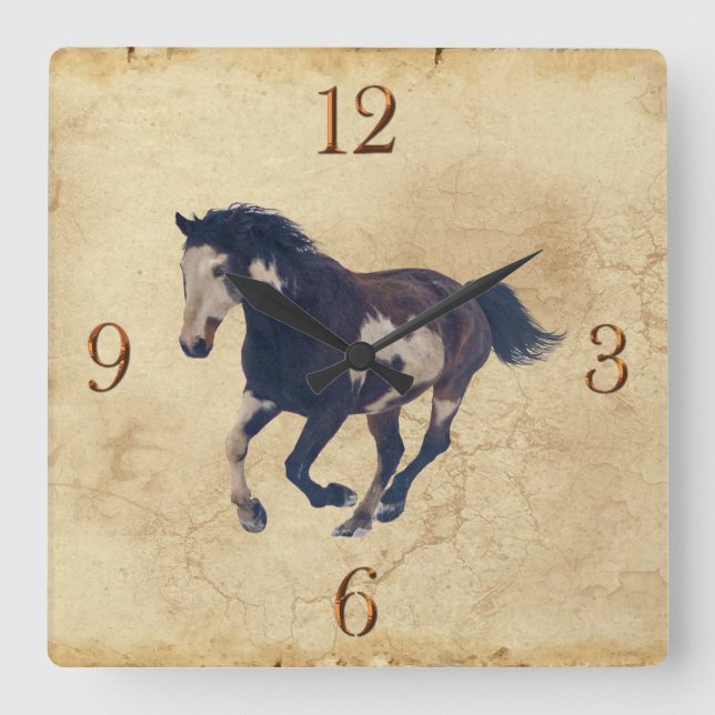 Galloping Pinto American Paint Stallion Pferd Quadratische Wanduhr (Vorderseite)