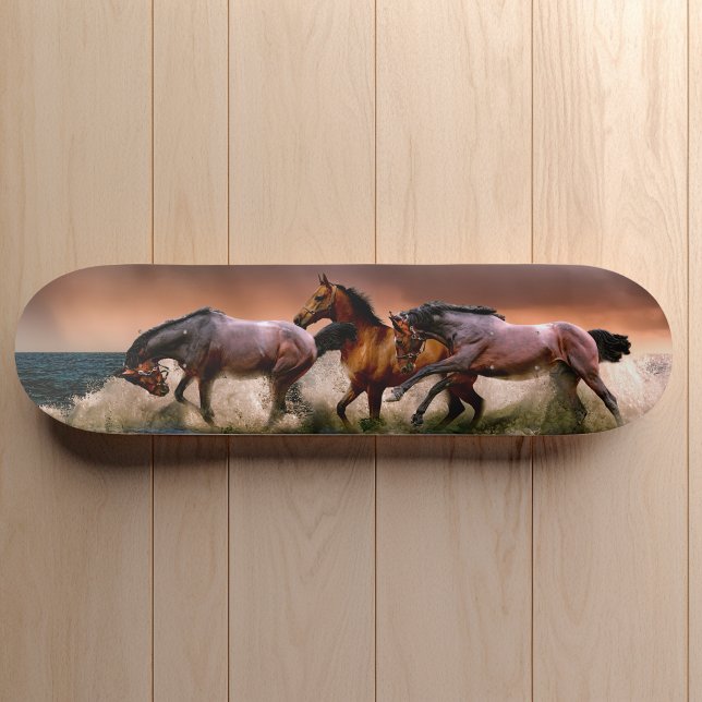 Galopp Pferde im Surf Skateboard Deck (Von Creator hochgeladen)
