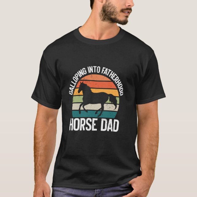 Galoppierend in die Vaterschaft Pferdevater T-Shirt (Vorderseite)