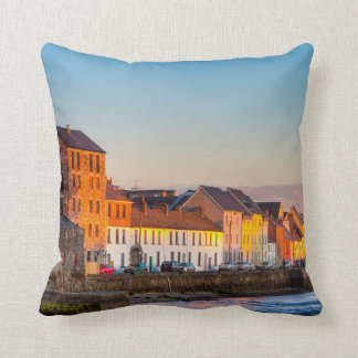 Galways Ufergegend am Sonnenuntergang - Western Kissen