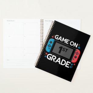 Game On 1. Klasse Zurück zur Schule Lustiger Gamer Planer